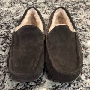 UGG Ascot indoor/outdoor slipper sz 9 men